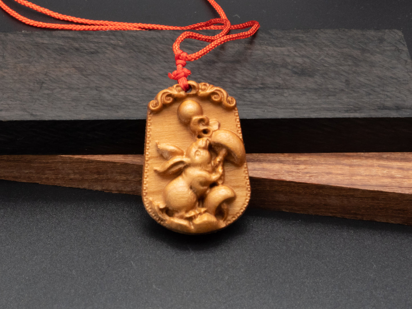 wood pendant,rabbit pendant,engraved necklace,birthday gift,year of the rabbit,carve rabbit pendant,carve  wood necklace,Zodiac