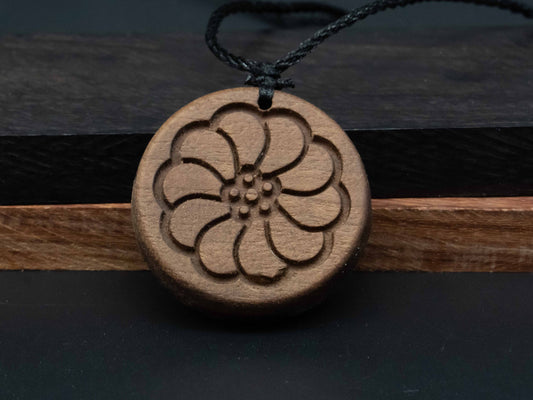 wood necklace,flower pendant,geometry necklace ,wood penant,Blessing necklace,Symbol necklace,wood carving,carve wooden pendant