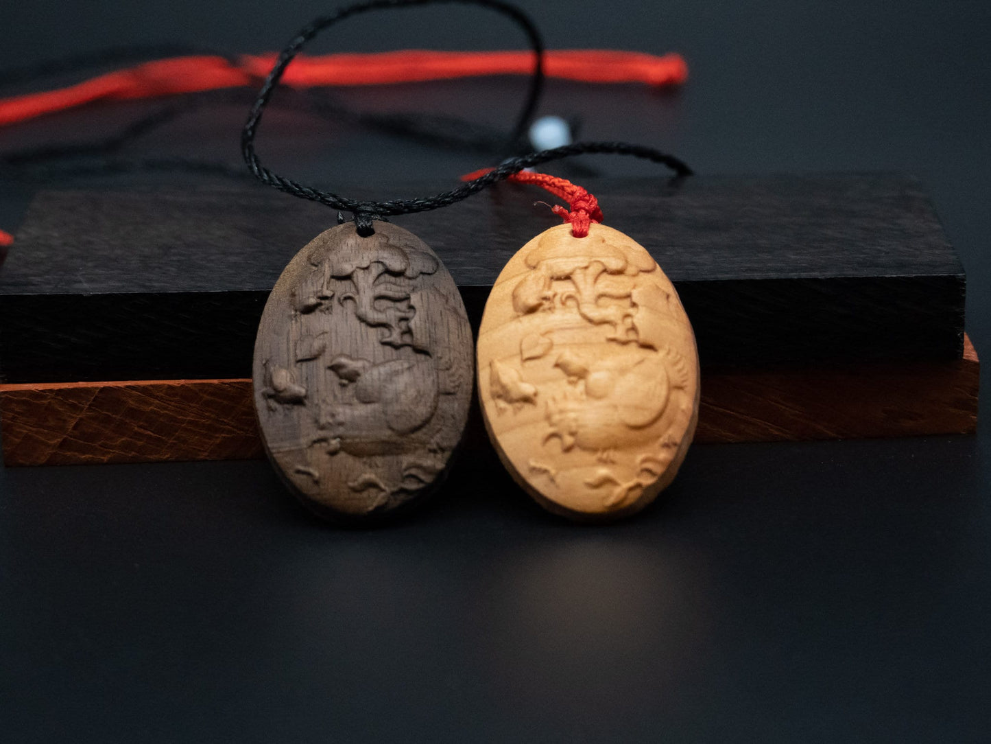 Rooster pendant,Rooster family,zodiac necklace,year of rooster,wood carving,animal Necklace,carve pendant,carve wood,engraved necklace,