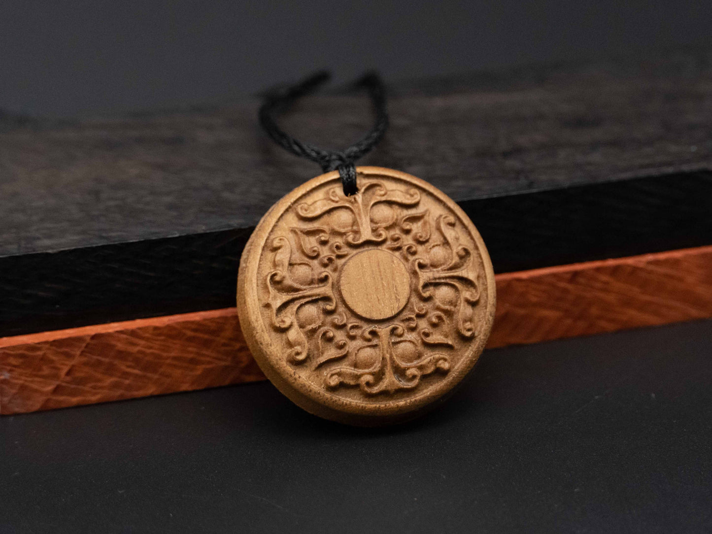 wood pendant,Geometric pattern necklace,Antique pattern  pendant,wood carving,carve pendant,carve wooden pendant